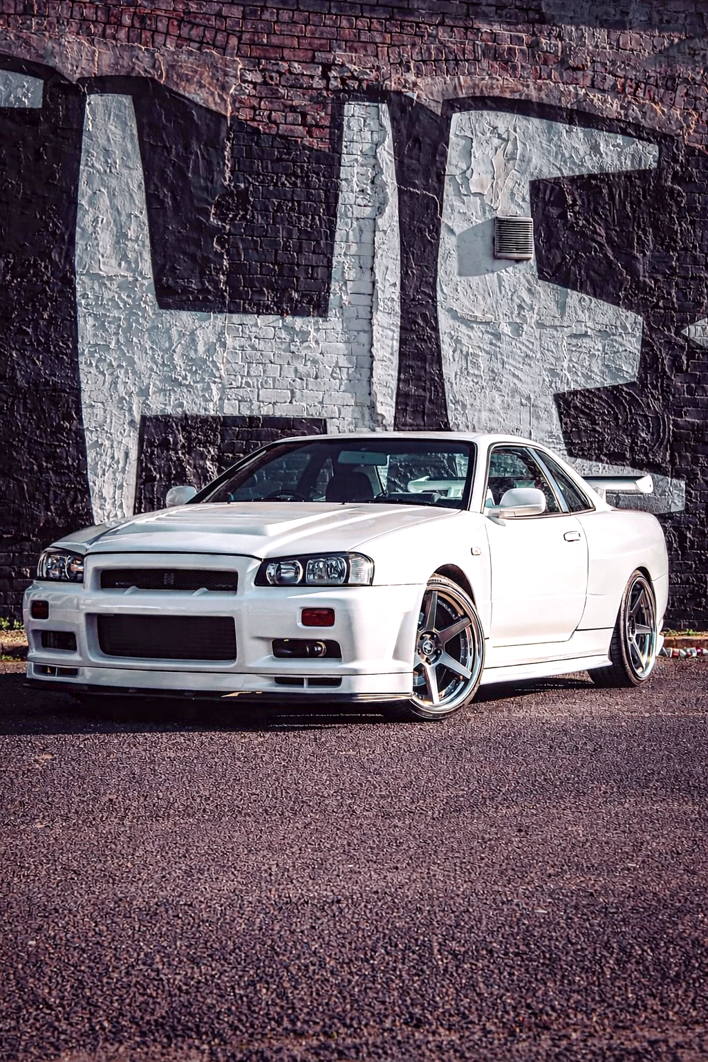 Nissan Skyline R34 graffiti wall front