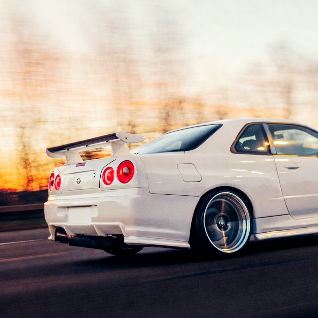 Nissan Skyline R34 rolling rear